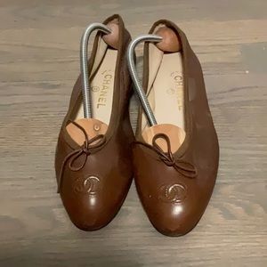 Chanel women’s dark brown leather bow tie ballet flats size 40